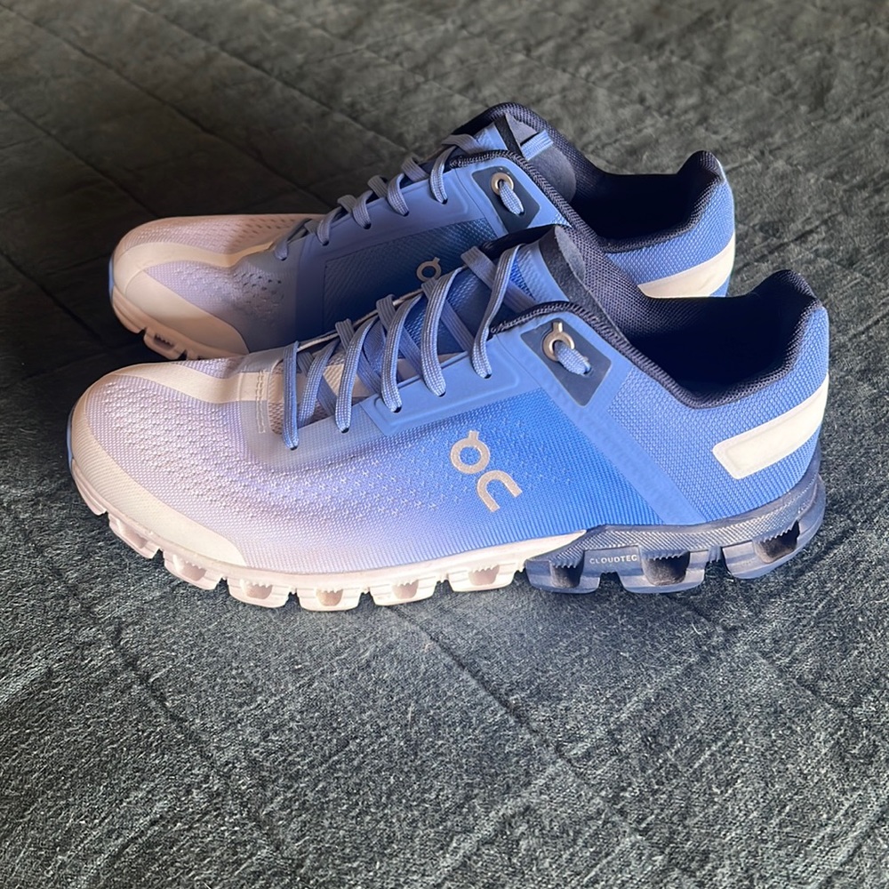 NWOT Women’s size 7 On Cloudflow Sneakers